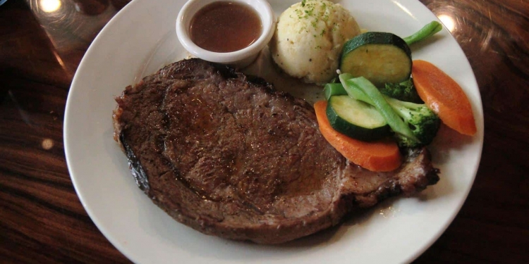 Menikmati Steakology Bersama Outback Steakhouse