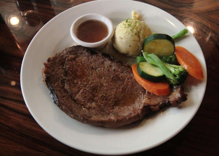 Menikmati Steakology Bersama Outback Steakhouse