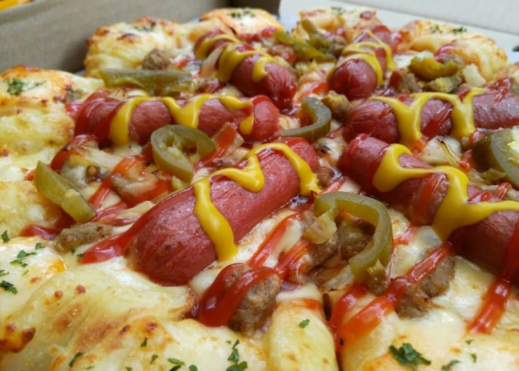 Undangan Makan: Mencoba BBQ Frankfurter Pizza