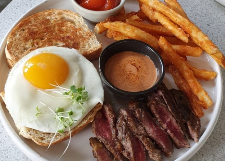 Twin House Bintaro Yang Menyenangkan